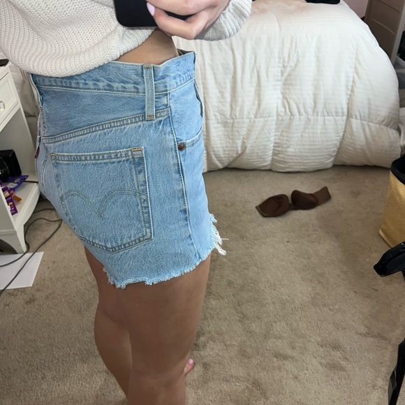 Levi Shorts - Picture 12 of 12